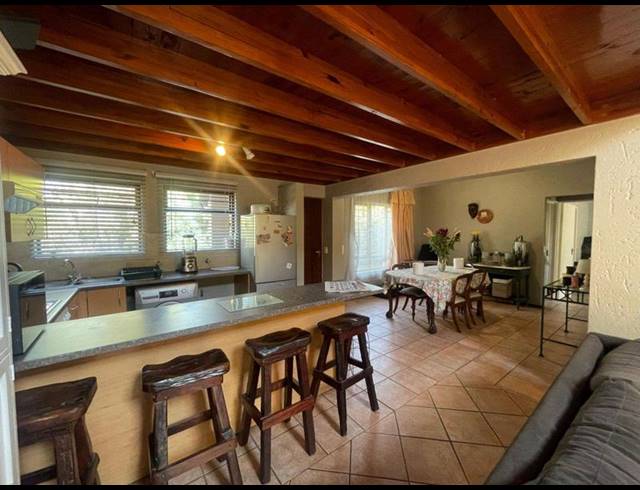 2 BEDROOM APARTMENT FOR SALE IN PINESLOPES